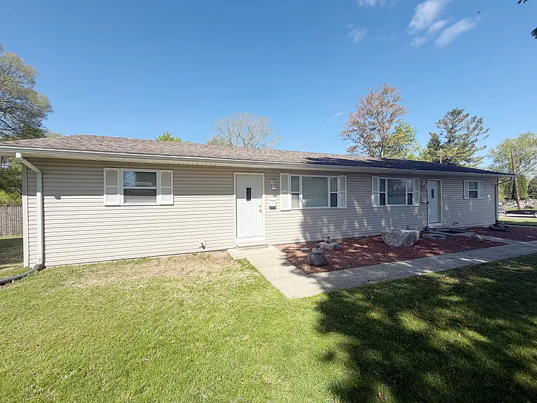 501 Wood St S — Photo 1