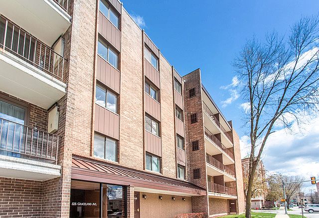 1st image of 828 S Graceland Ave #206