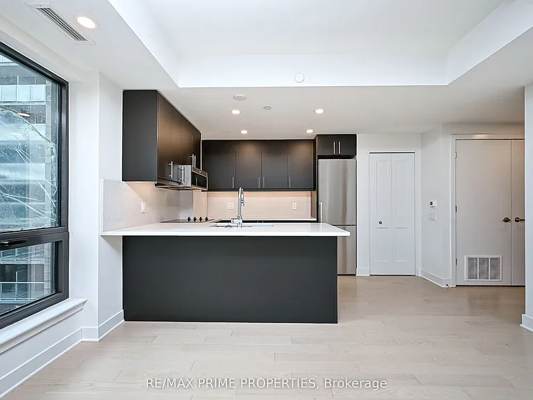 180 George St #508 — Photo 11