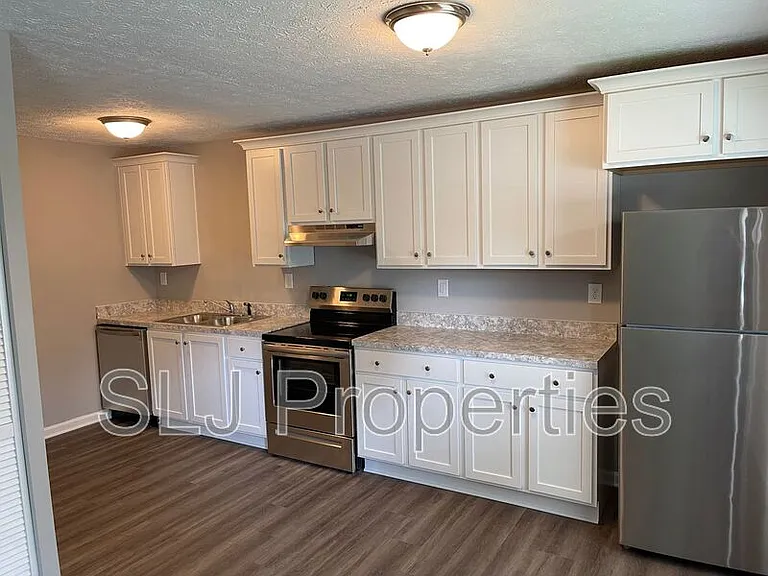 629 E Market St #1 — Photo 2