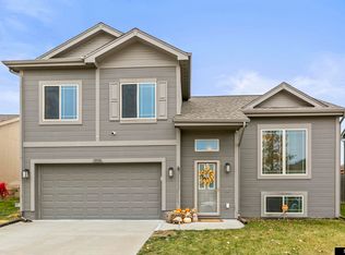 9110 Potter St, Omaha, NE 68122