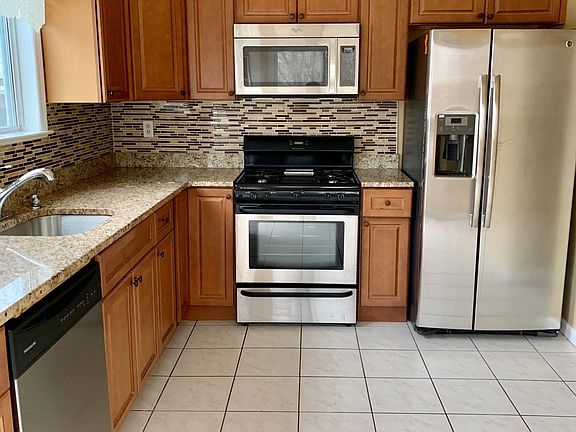 3rd image of 14 Fawn Ln