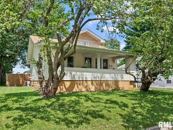 1113 W Vandeveer St, Taylorville, IL 62568