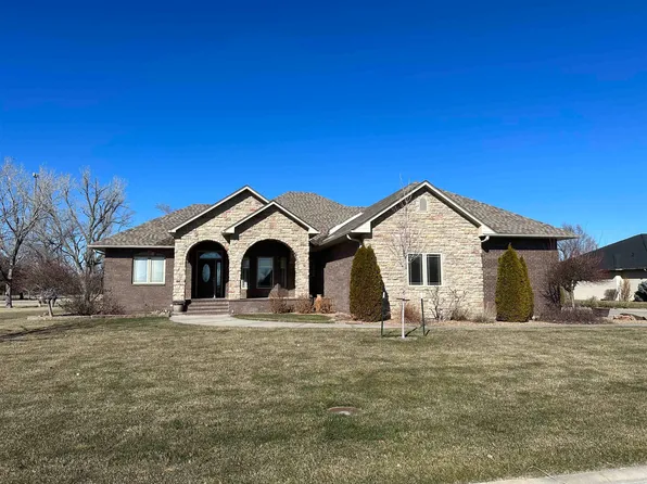 1608 Riviera Dr, Great Bend, KS 67530
