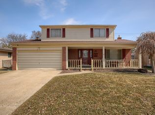 40384 Meade Point Dr, Sterling Heights, MI 48313