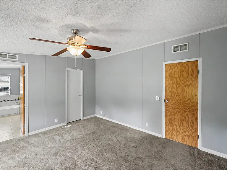 17685 Todd St — Photo 38