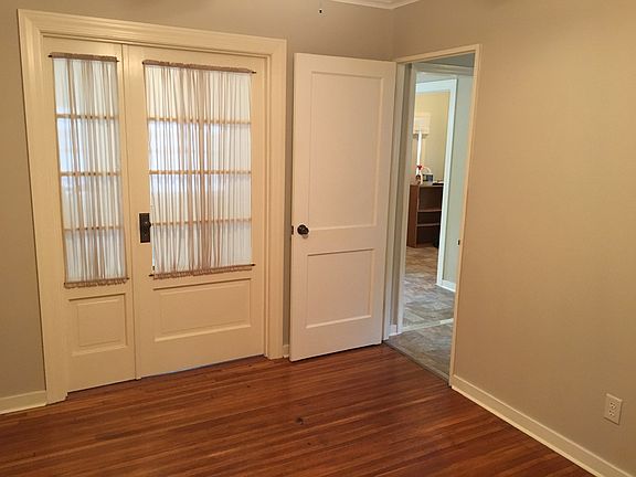 3rd image of 520 Clifford Dr