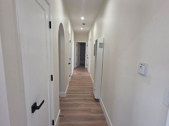 5th image of 5706 S Figueroa St