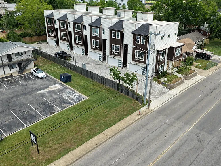 105 Hart Ln #C — Photo 3