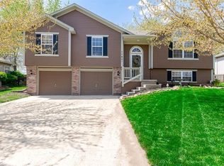 1147 SE Eastridge Dr, Blue Springs, MO 64014