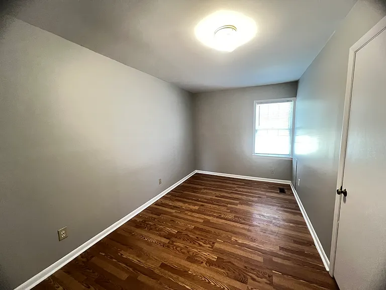 918 Durham St — Photo 5