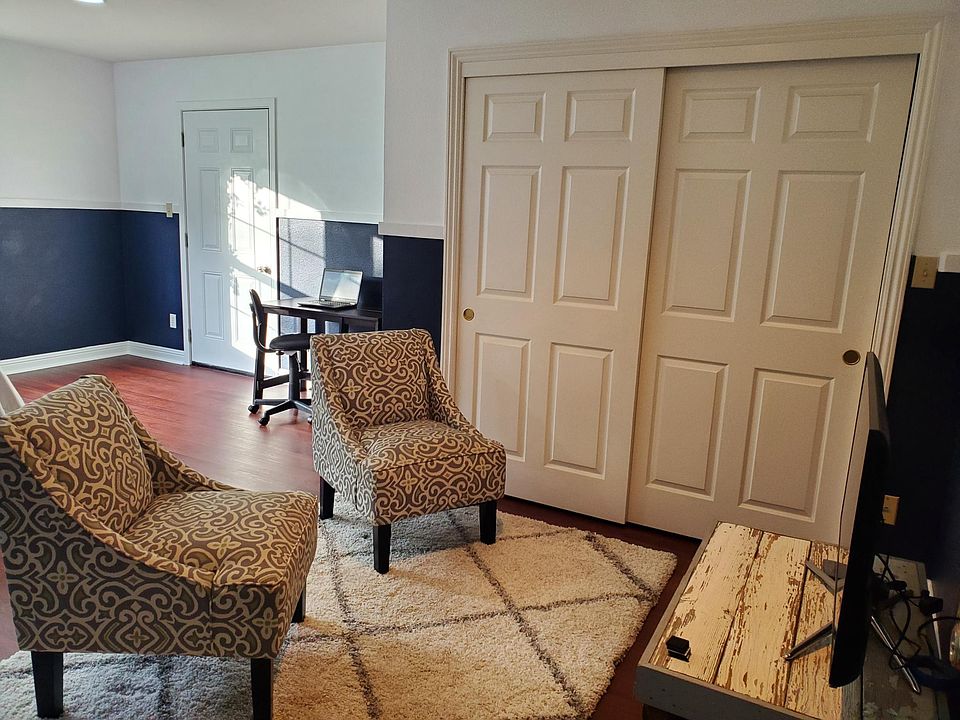 1st image of 108 S Navarra Dr