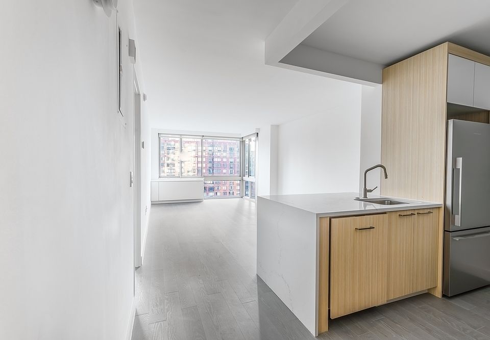 1st image of 101 W End Ave APT 10GG
