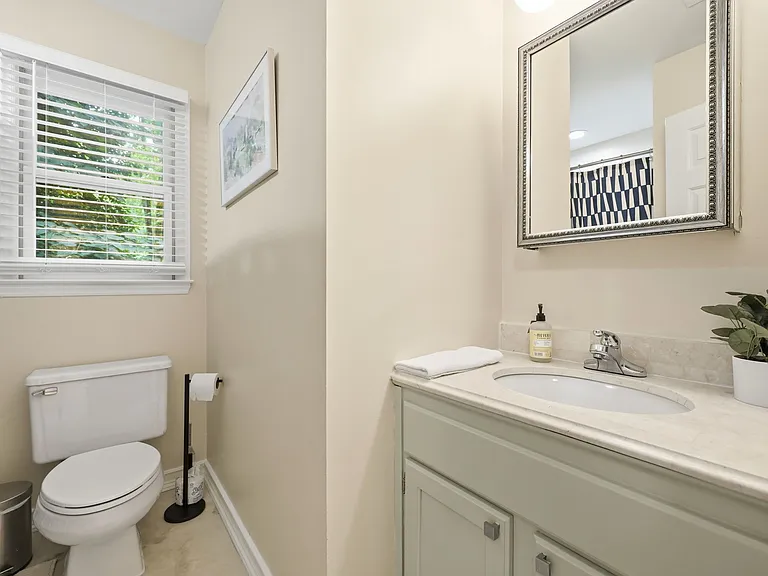 1502 Hollywood St — Photo 37