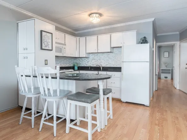 200 Swanton St APT 728, Winchester, MA 01890