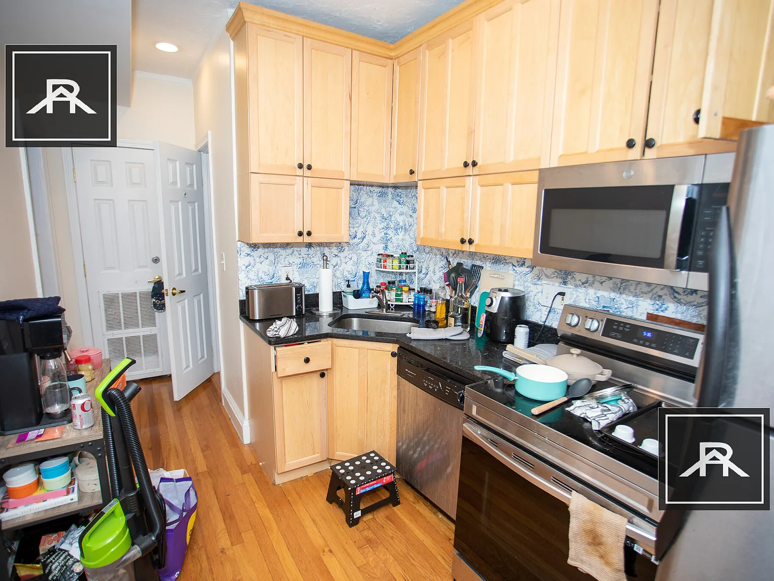 4 bed, 2.0 bath, 1300 sqft, $6,500 — Photo 3