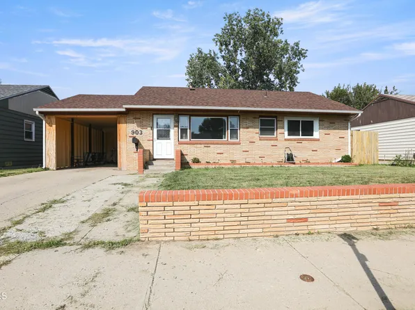 903 13th Ave W, Williston, ND 58801