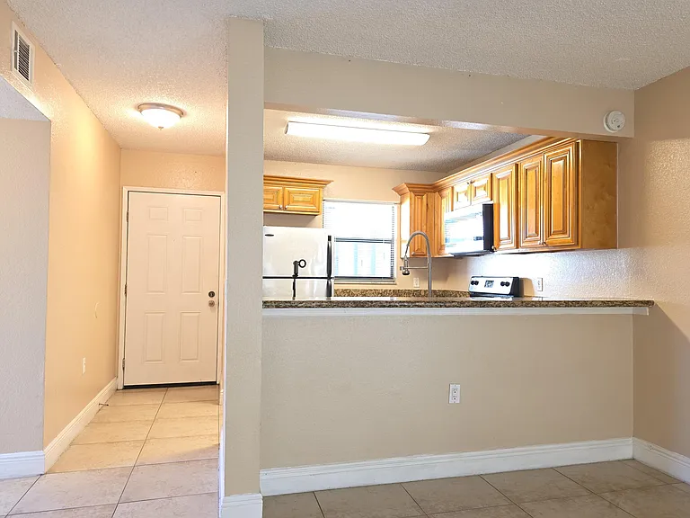 1542 Lake Crystal Dr #H — Photo 9