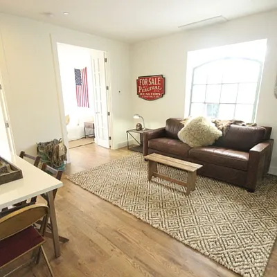 Rented by Nooklyn NYC LLC | media 21