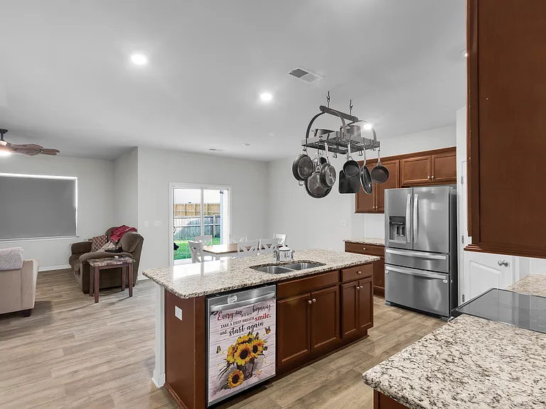 316 Isabelle St — Photo 3