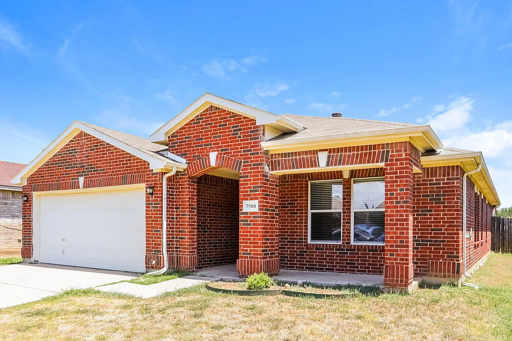 3 bed, 2.0 bath, 1740 sqft, $2,130 — Photo 4