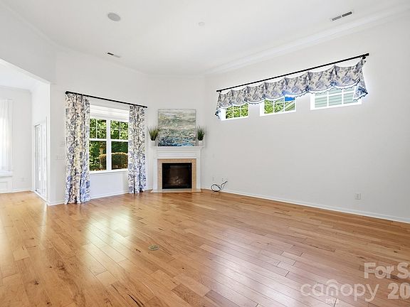 5th image of 3076 Streamhaven Dr