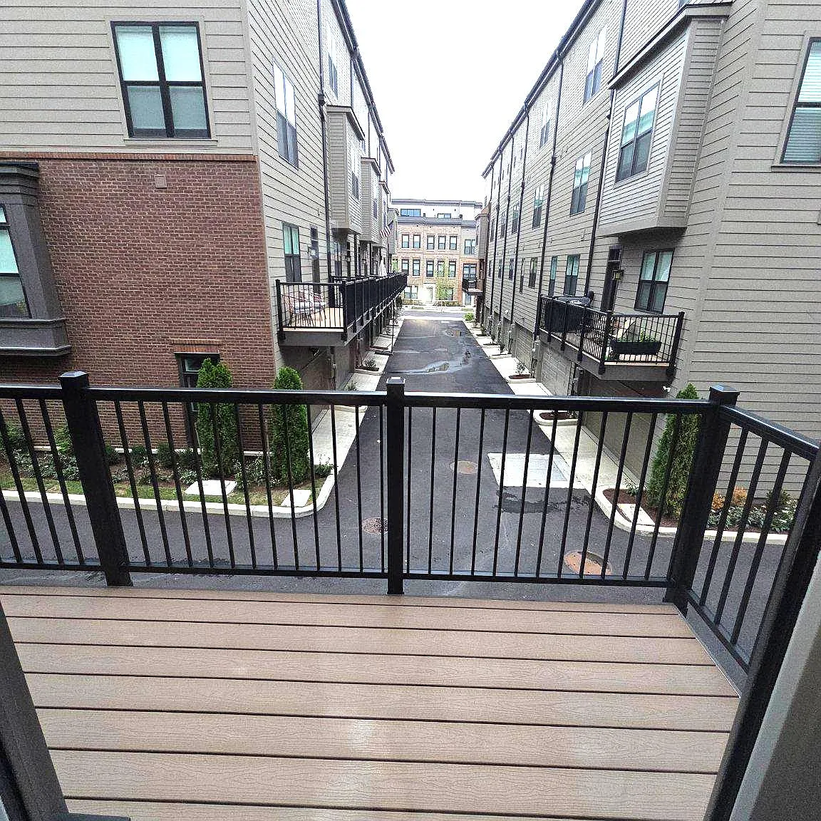 3 bed, 3.5 bath, 1690 sqft, $5,295 — Photo 4
