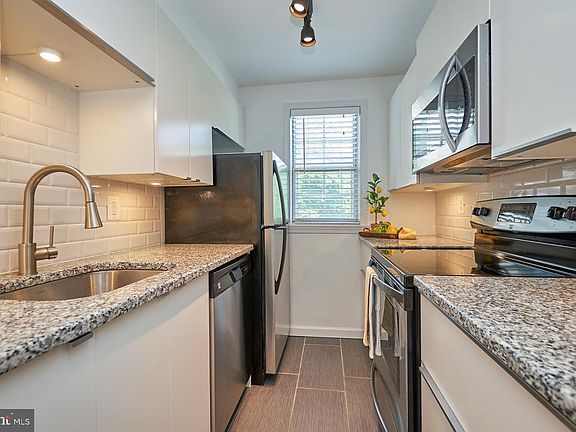 3rd image of 814 S Arlington Mill Dr APT 204