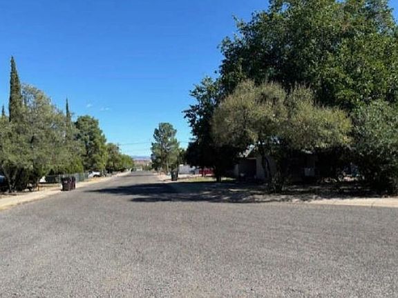 Exterior Neighborhood (street photo)
