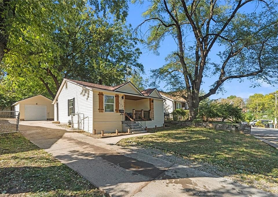 1st image of 622 S Lake Dr