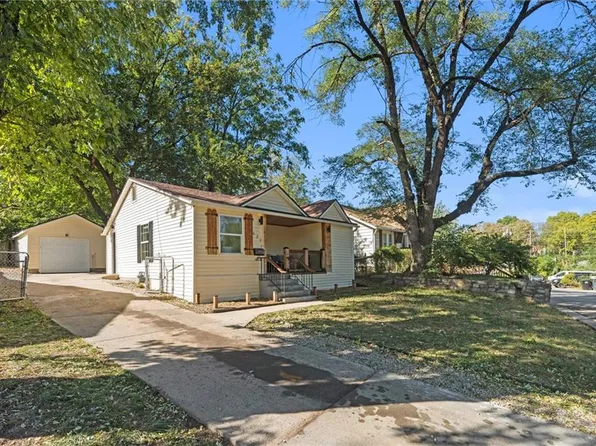 622 S Lake Dr, Independence, MO 64053