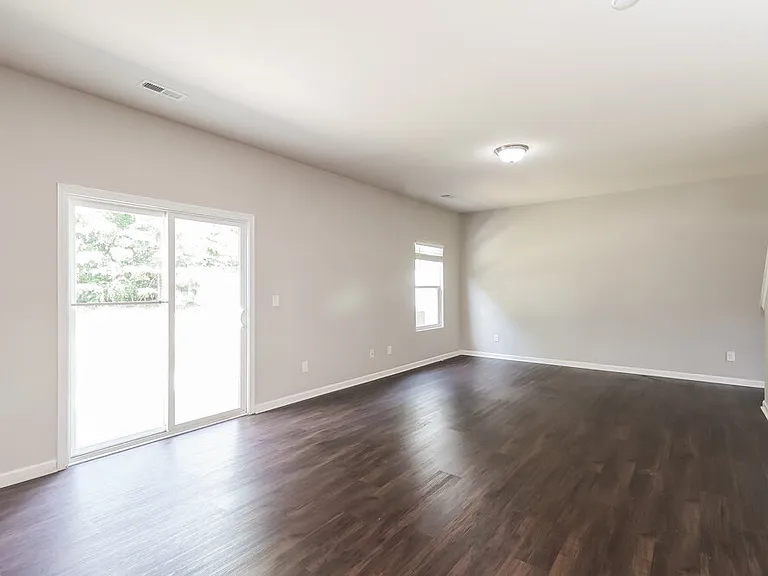 1521 Waylon Ave — Photo 5