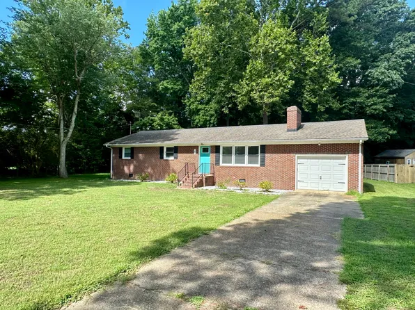 5 Emmaus Rd, Poquoson, VA 23662