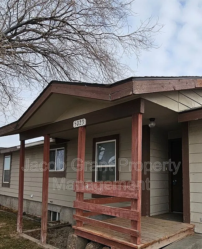 Building Photo - 5023 E Walker Ave #A