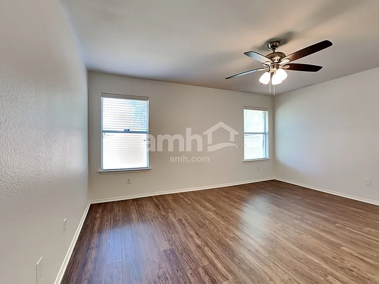 4713 Bridlewood Ln — Photo 8