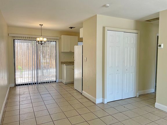 3rd image of 2267 Jeffcott St #2271