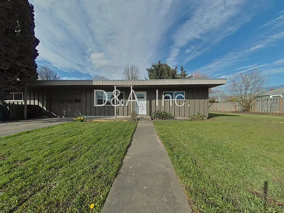 215 SW Tunison Ave