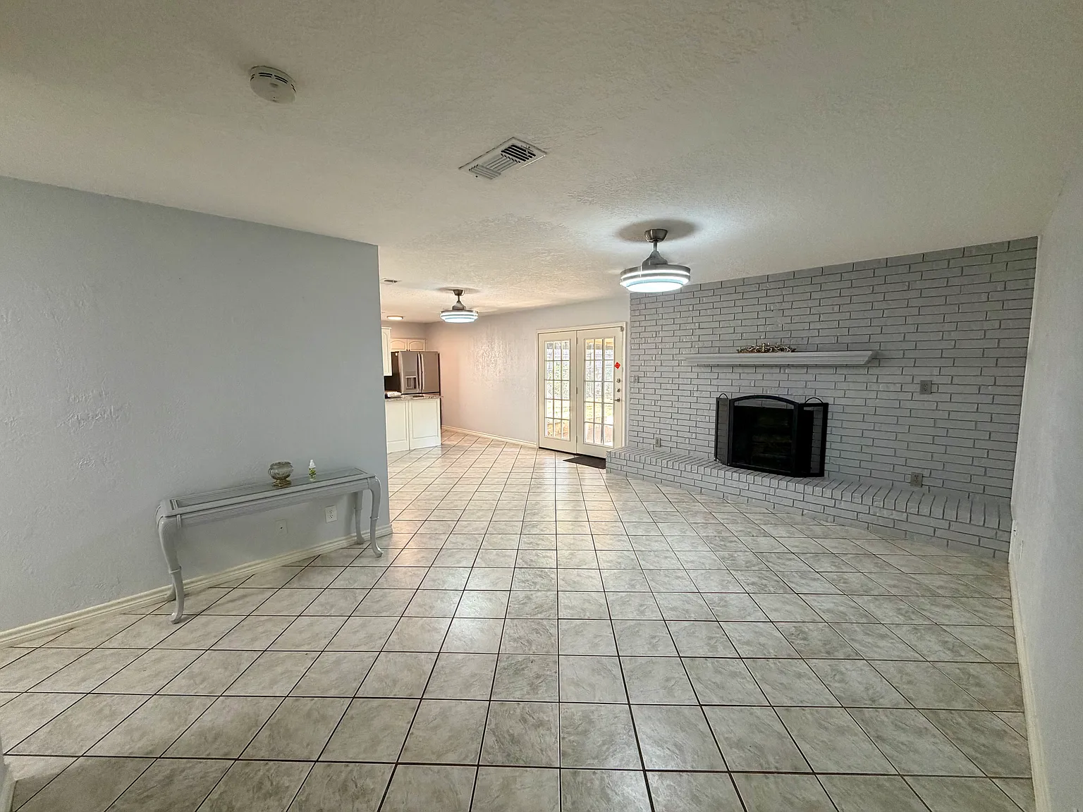 3 bed, 1364 sqft, $1,950 — Photo 3