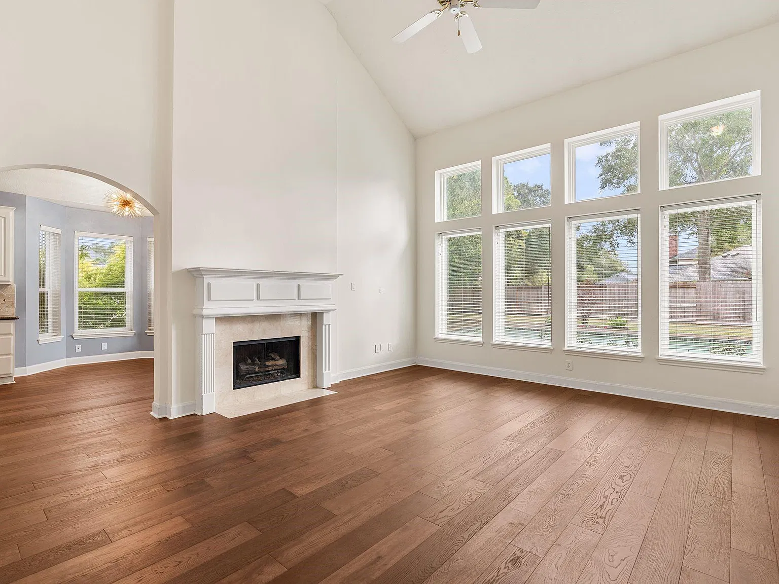 4 bed, 2.5 bath, 2582 sqft, $3,500 — Photo 3