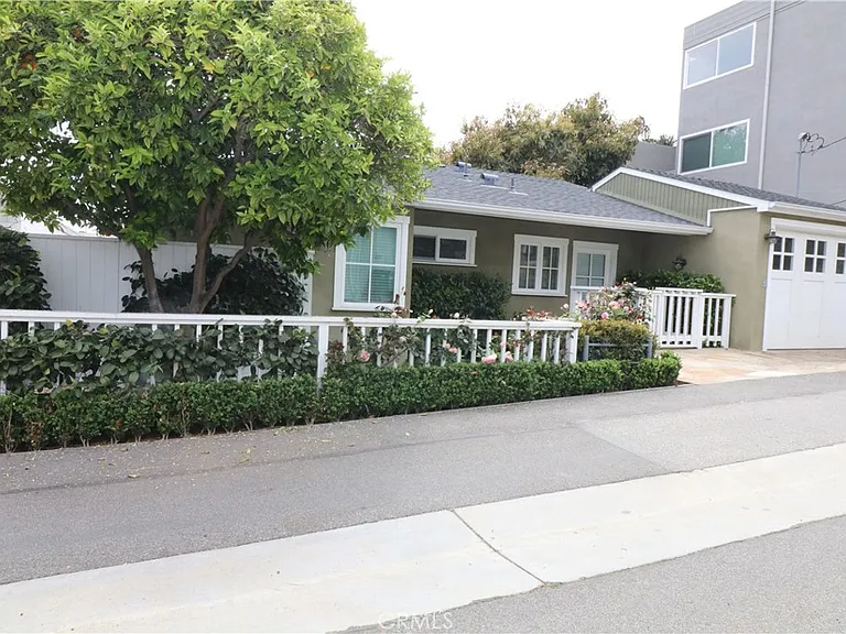 334 Cypress Dr — Photo 2