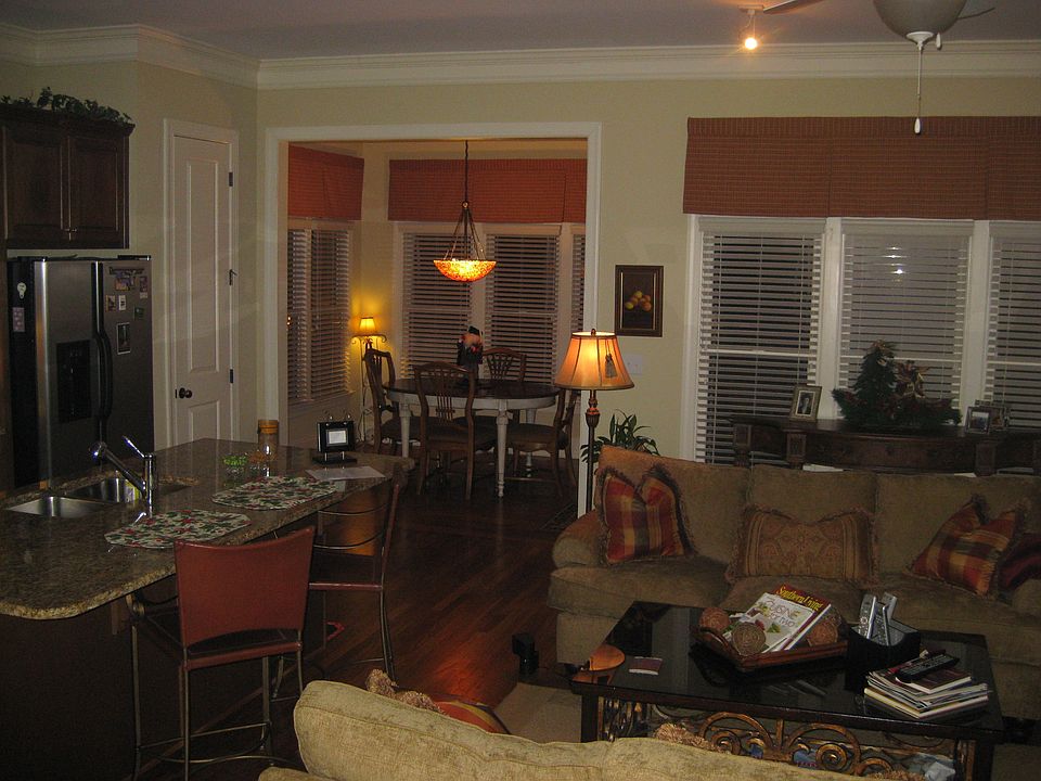 2nd image of 112 W Ridge Way