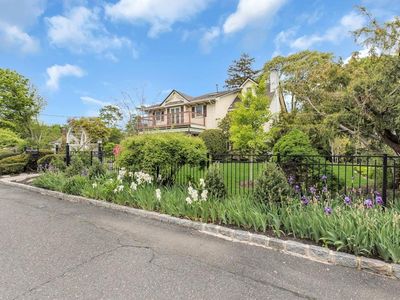 5 Hallett Court, Blue Point, NY, 11715