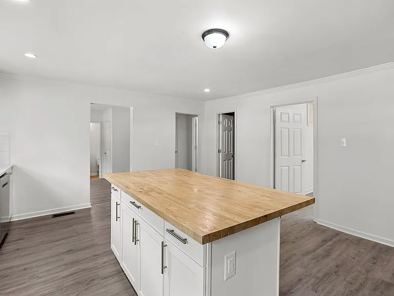 715 Corinth Rd — Photo 10