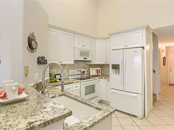 4th image of 658 Green Valley Rd APT B3