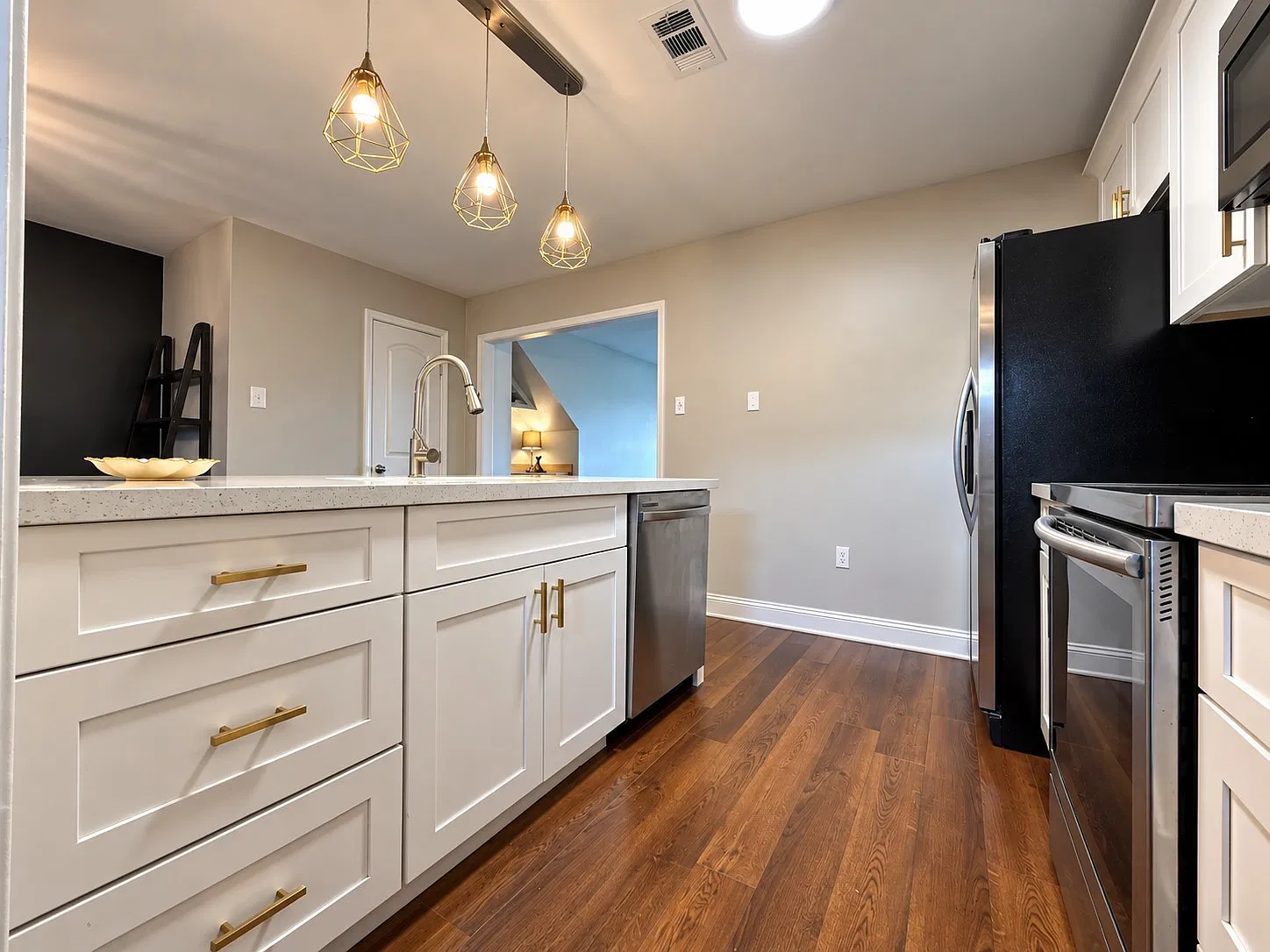2 bed, 1.5 bath, 1257 sqft, $1,400 — Photo 3