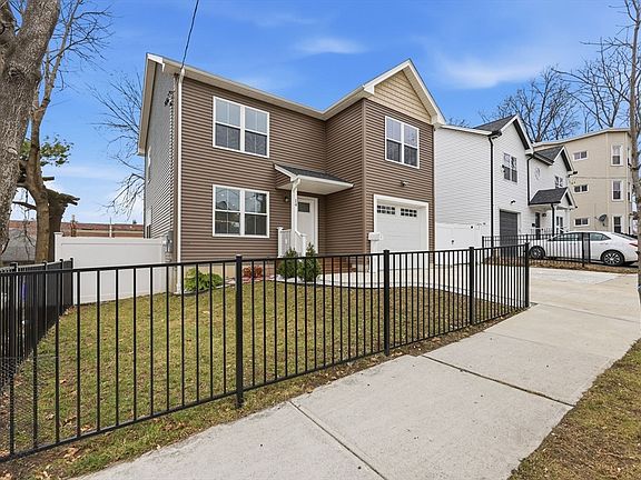 3rd image of 14 Crane St