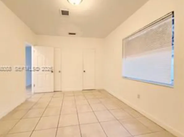 2415 NW 34th St #2, Miami, FL 33142