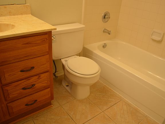 5th image of 405 Moccasin Dr