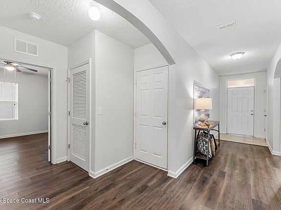 4th image of 272 Moray Dr SW