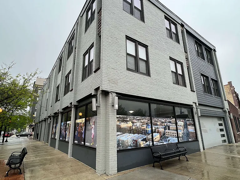 1554 W Hollywood Ave — Photo 14